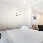 Updated 2Nd-Floor Studio Near Beverly Hills & Pico Blvd Dining