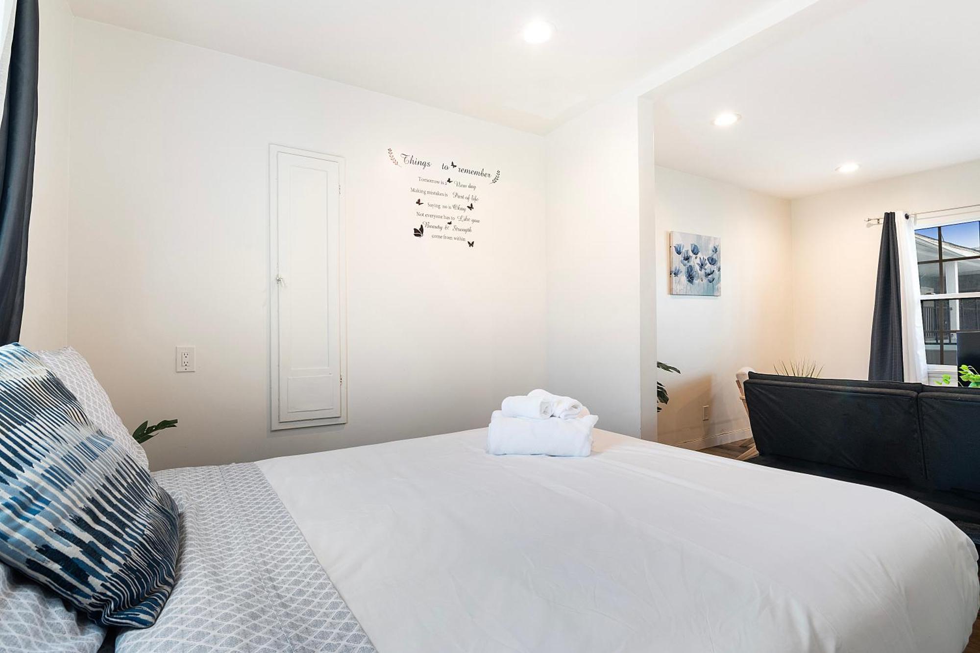 Apartment Updated 2nd-floor Near Beverly Hills & Pico Blvd Dining Los Angeles