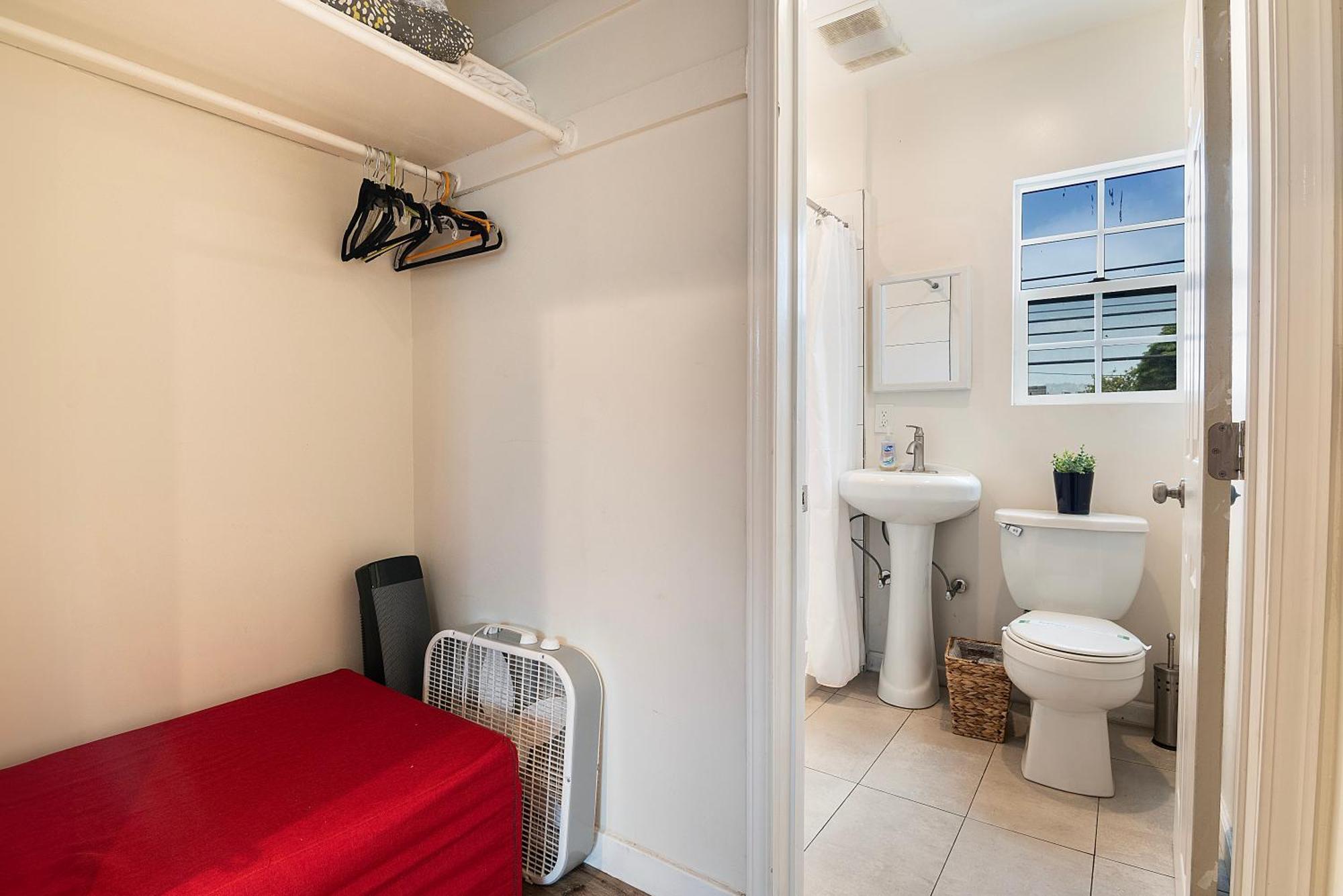 Updated 2nd-floor Near Beverly Hills & Pico Blvd Dining Apartment Los Angeles