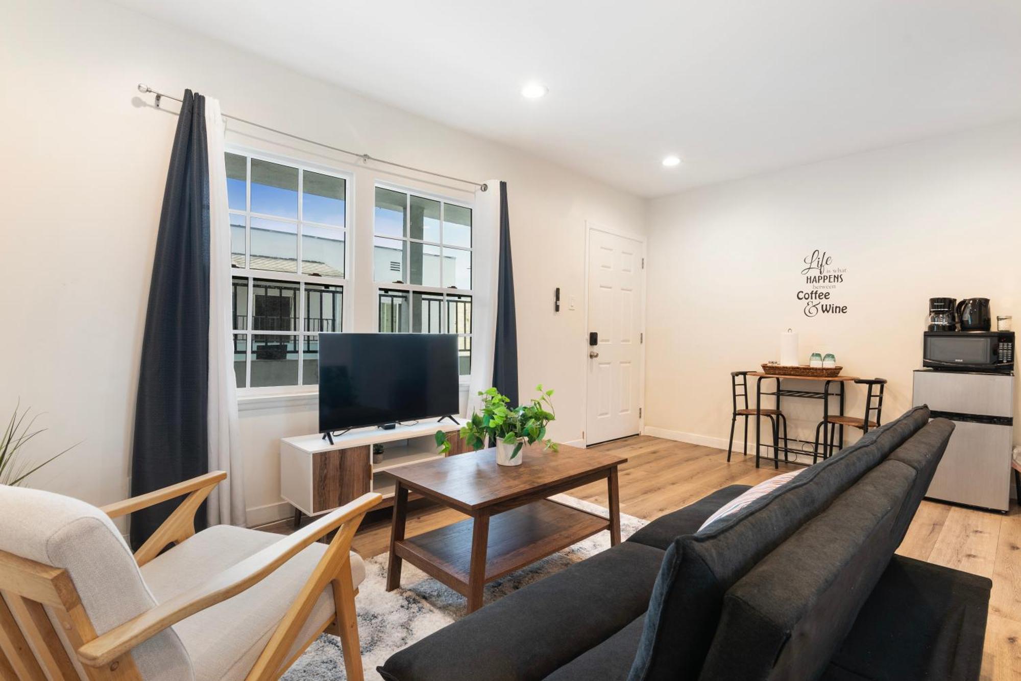 Apartment Updated 2nd-floor Near Beverly Hills & Pico Blvd Dining Los Angeles