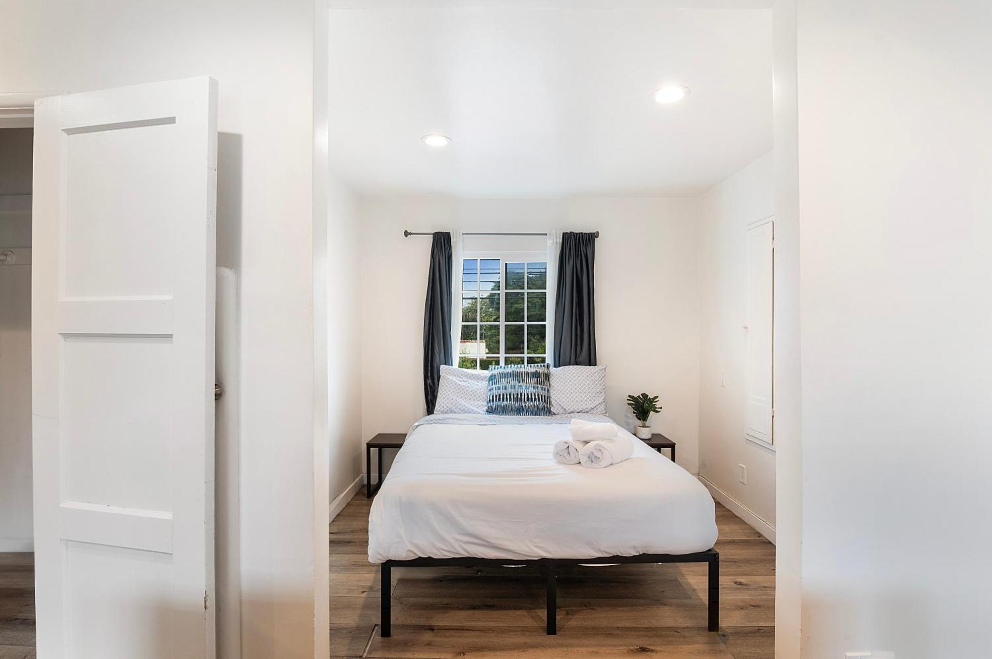 Updated 2nd-floor Near Beverly Hills & Pico Blvd Dining Apartamento